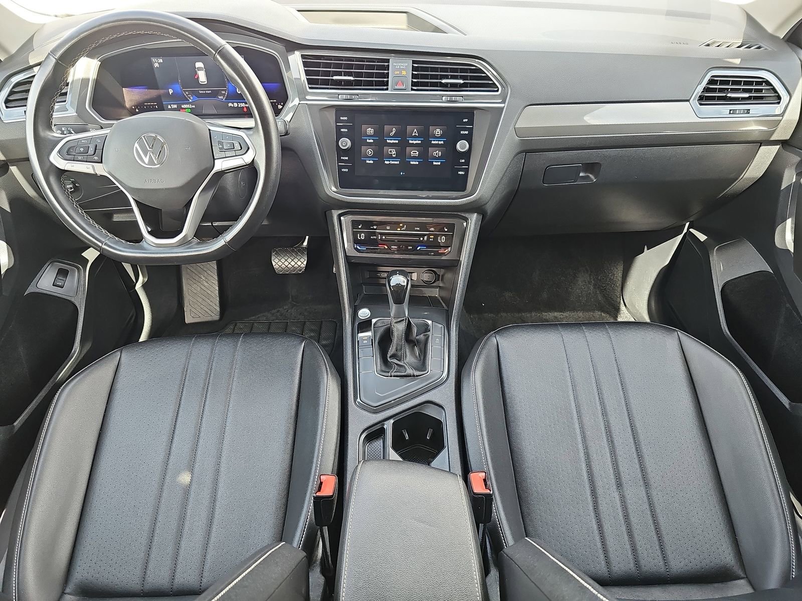 Used 2022 Volkswagen Tiguan SE image 9