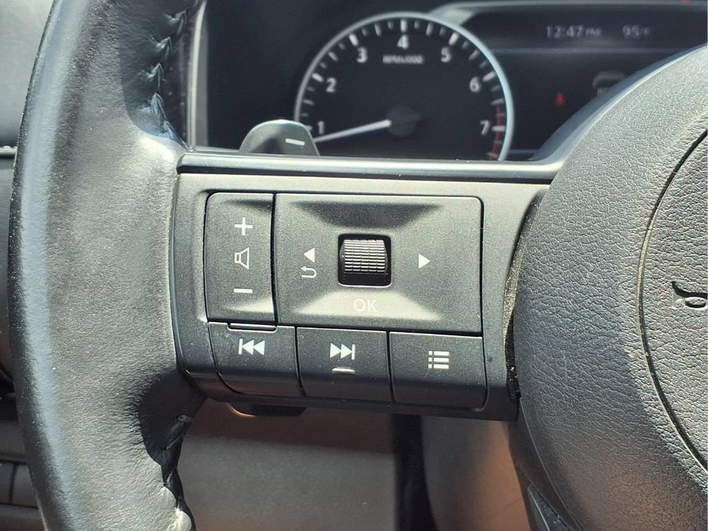 Used 2024 Nissan Pathfinder SV FWD image 12