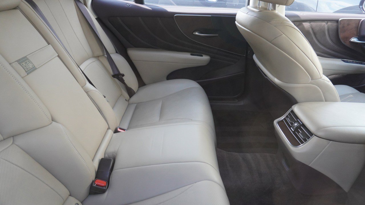 Used 2018 Lexus LS 500 w/ Accessory Package (Z1) image 10