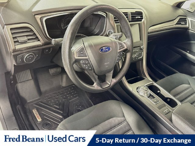 Used 2017 Ford Fusion SE w/ Fusion SE Technology Package FWD image 17