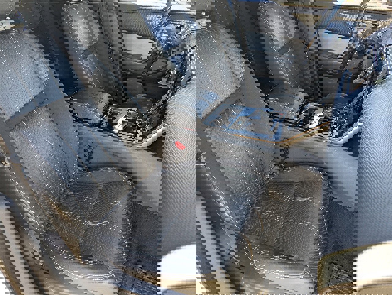 Used 2018 Land Rover Range Rover Velar R-Dynamic SE image 14