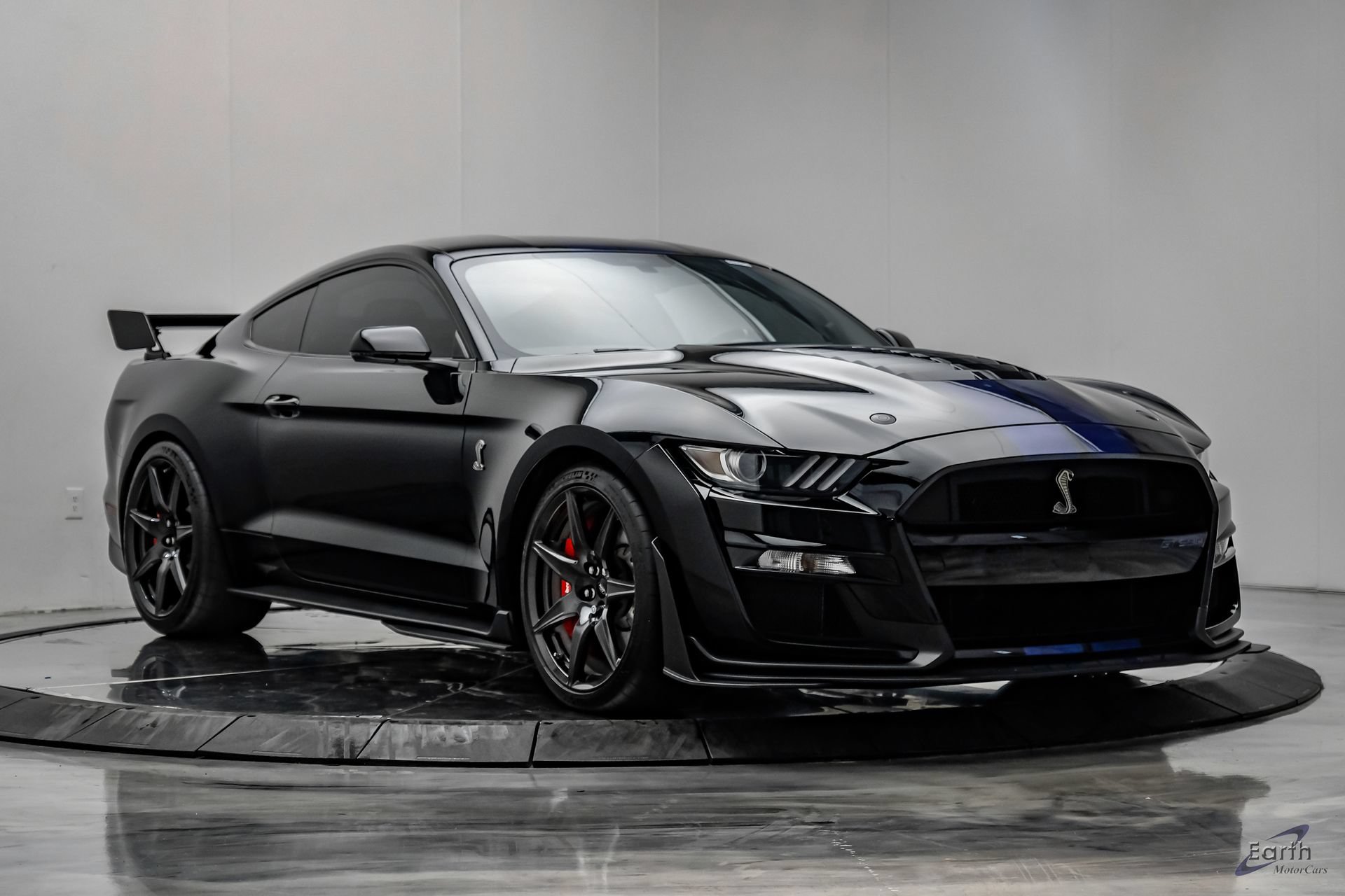 Used 2021 Ford Mustang Shelby GT500 w/ Carbon Fiber Track Pack RWD image 28