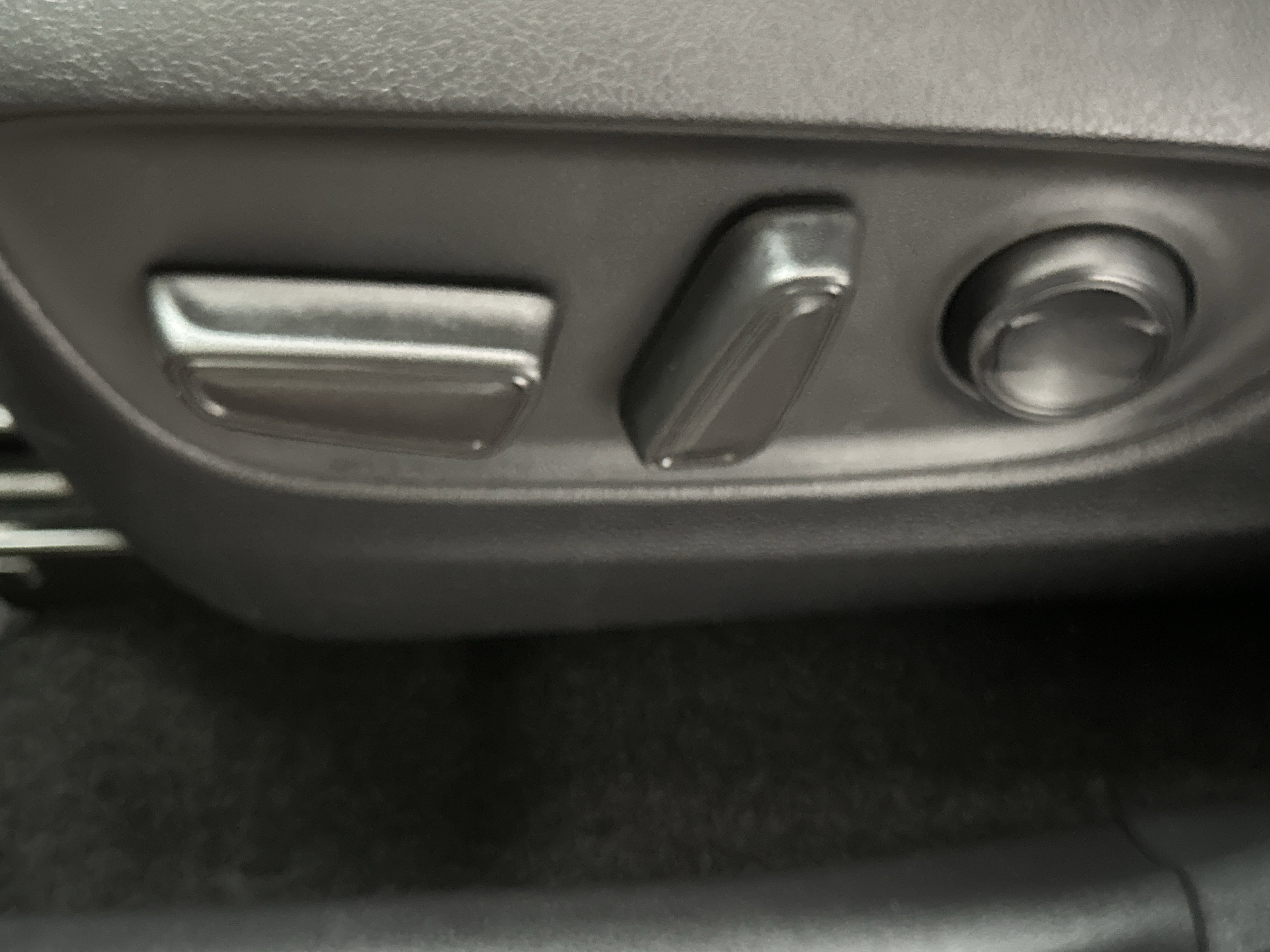 Used 2022 Toyota Venza LE image 21