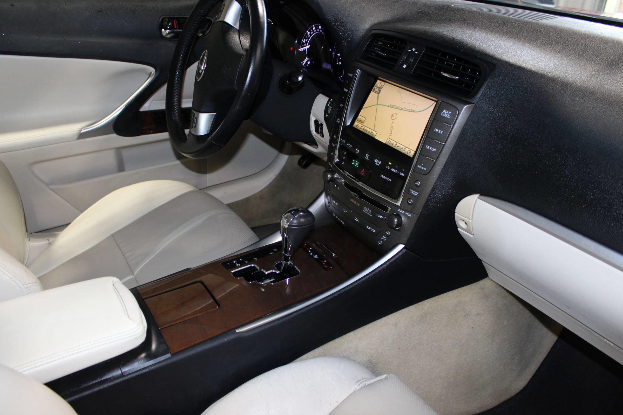 Used 2011 Lexus IS 350C RWD image 31