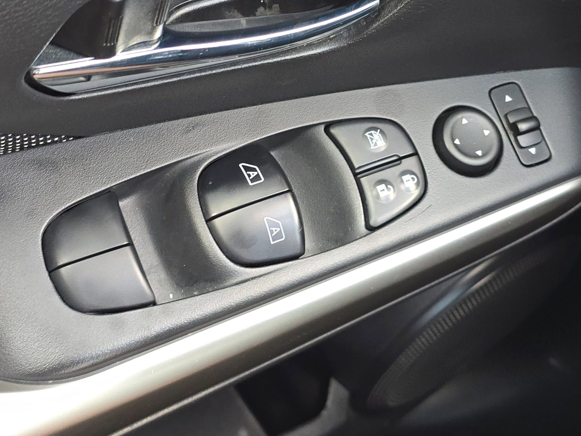 Used 2018 Nissan Kicks SV w/ Exterior Package image 14