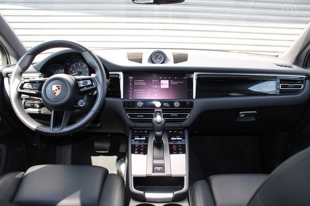 Used 2024 Porsche Macan image 17