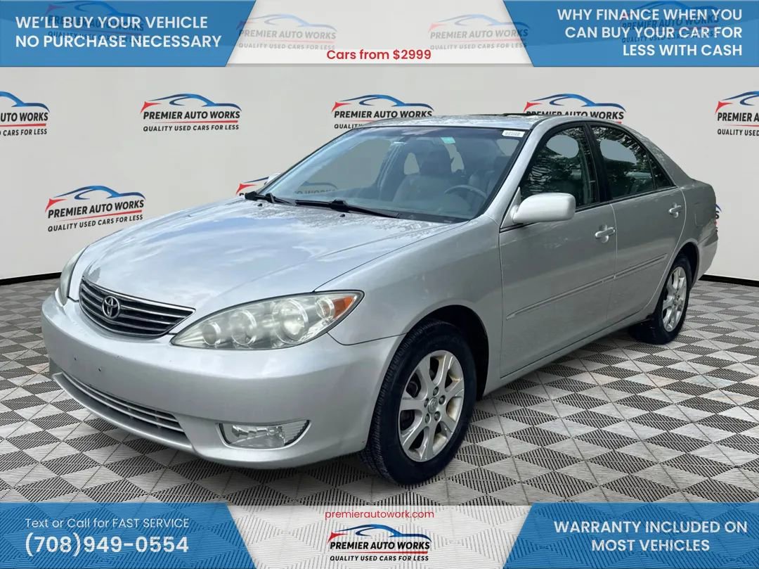 Used 2005 Toyota Camry LE FWD image 1