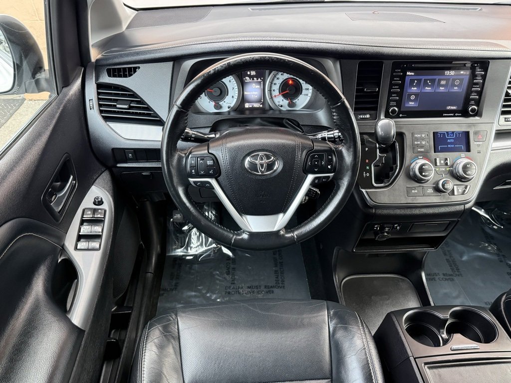 Used 2018 Toyota Sienna SE w/ Carpet Mat Package image 23