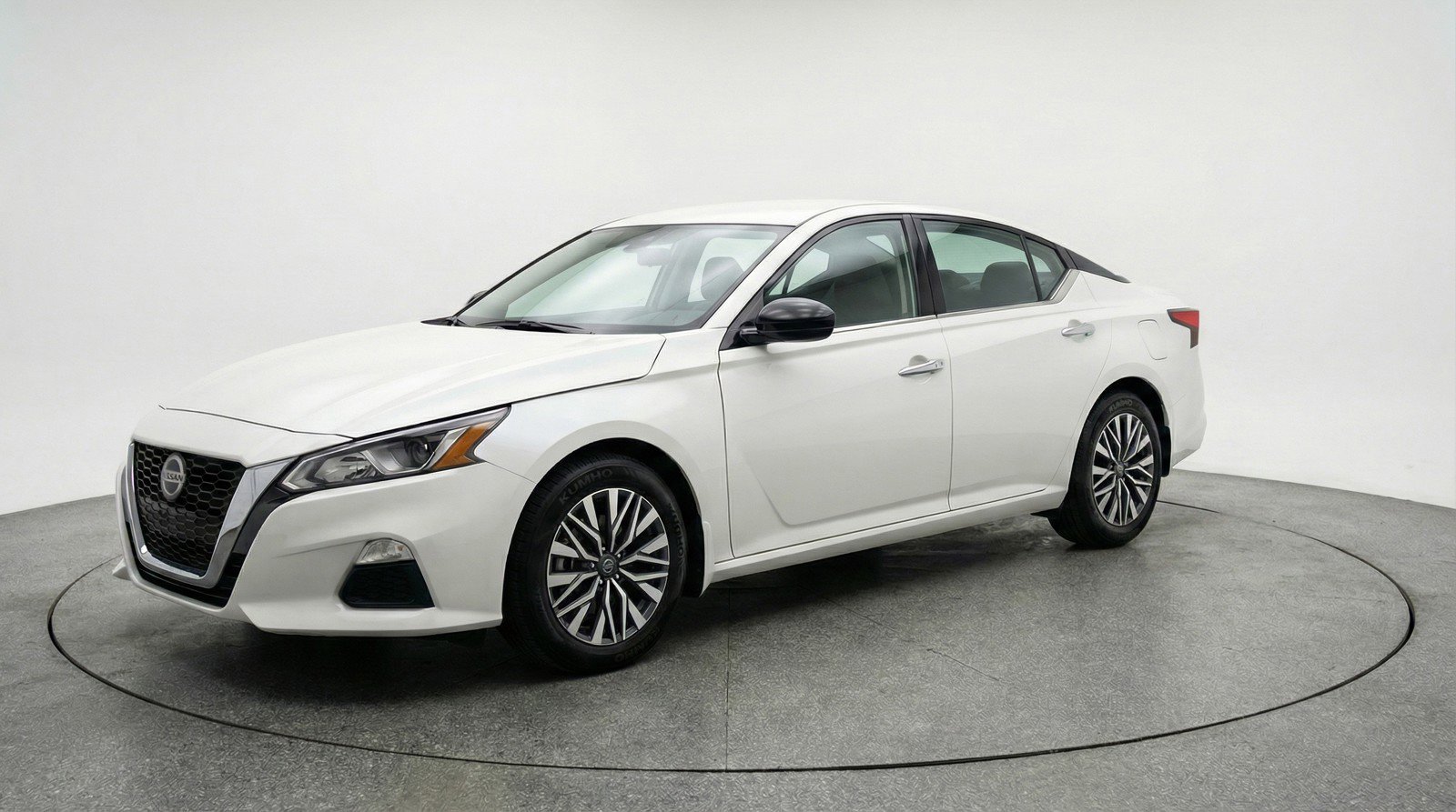 Used 2025 Nissan Altima 2.5 SV image 3