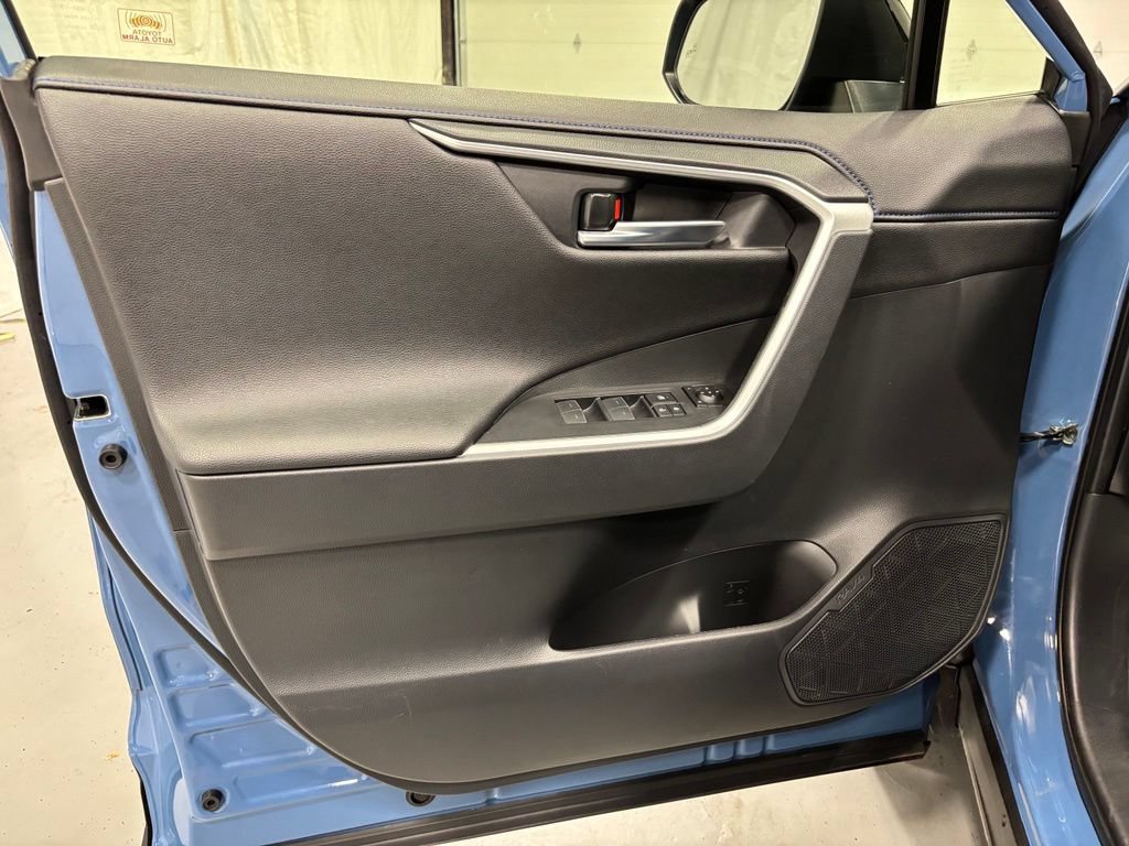 Used 2025 Toyota RAV4 XSE w/ Weather Package AWD/4WD image 8
