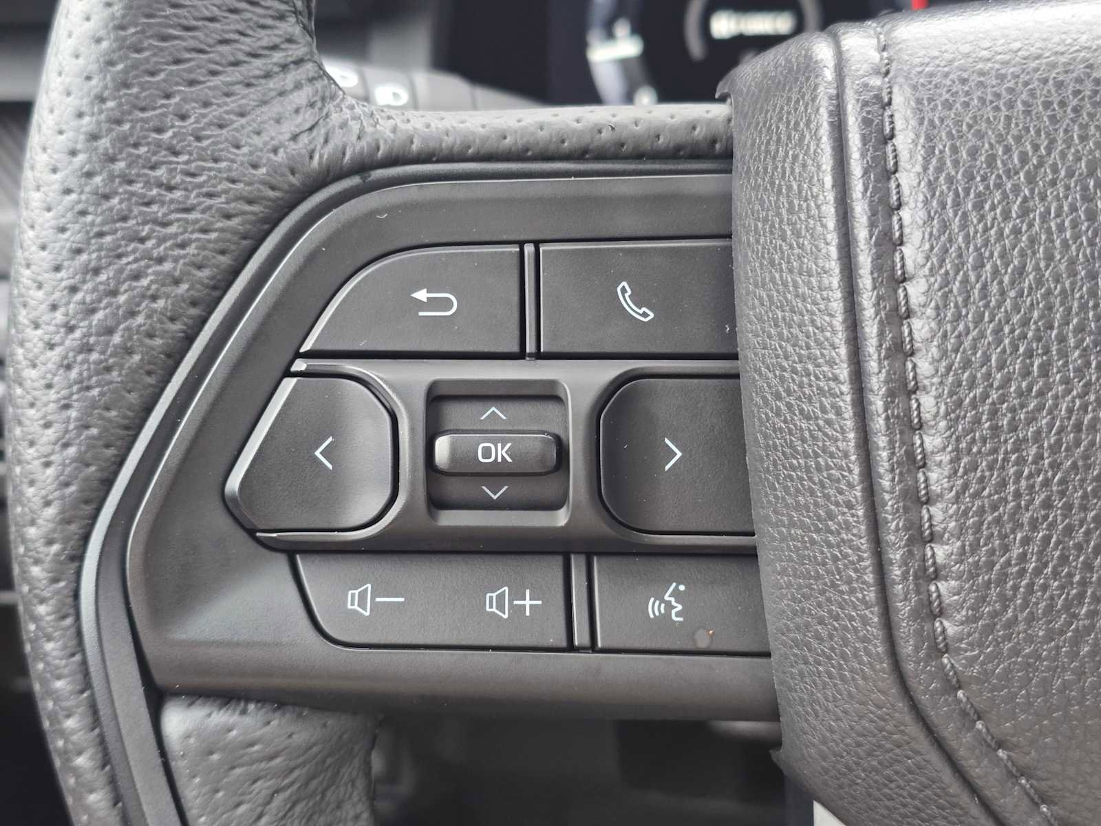 Certified 2025 Toyota Tacoma TRD Pro AWD/4WD image 36