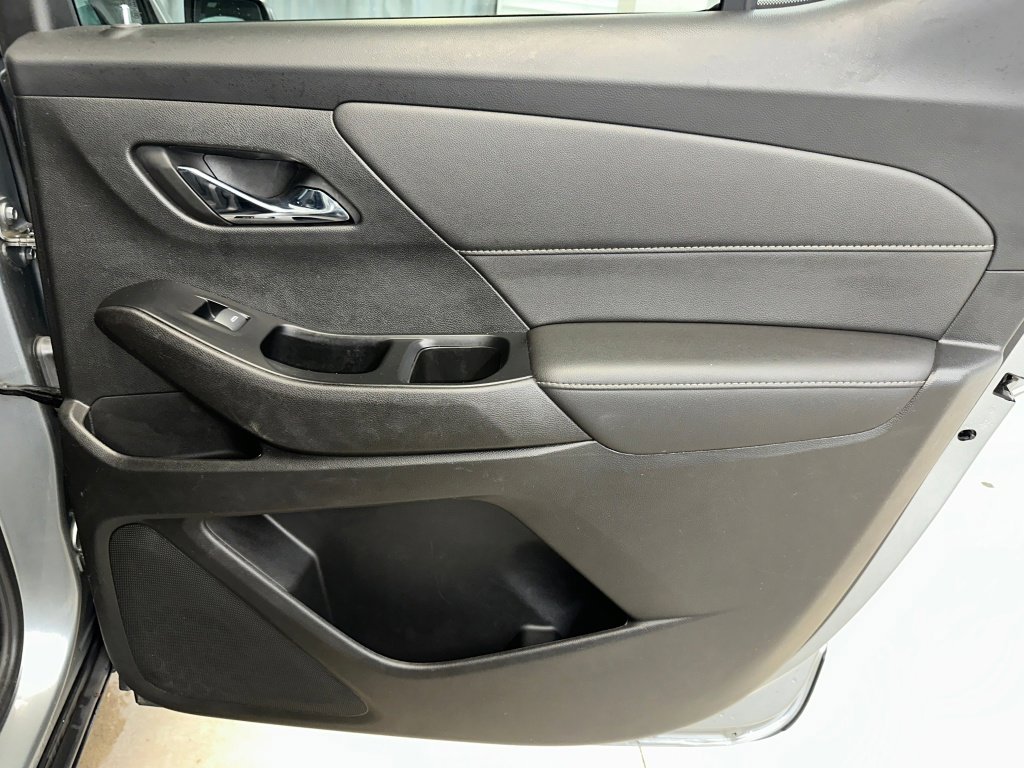 Certified 2023 Chevrolet Traverse LT w/ LPO, Floor Liner Package image 30