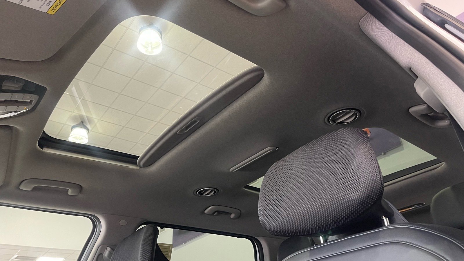 Used 2025 Kia EV9 Land w/ Towing Package image 28