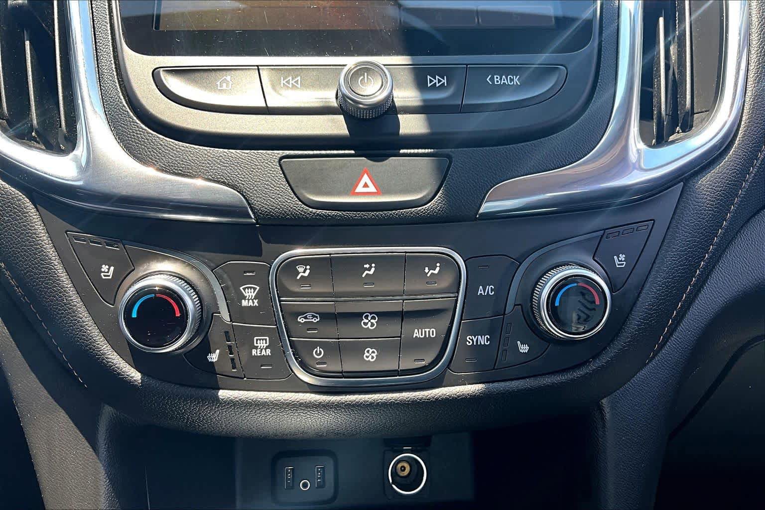 Used 2018 Chevrolet Equinox Premier AWD/4WD image 34