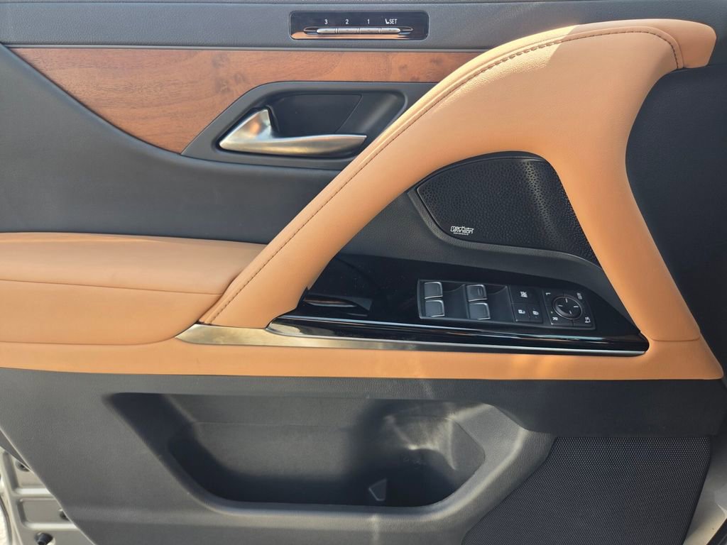 Used 2026 Lexus LX 600 4WD w/ Luxury Package image 21