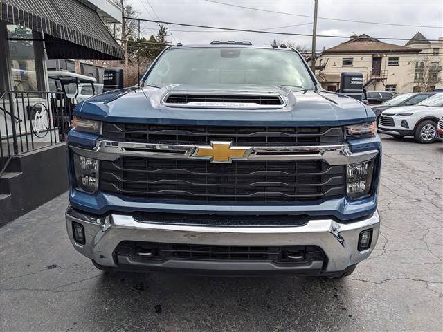 Used 2025 Chevrolet Silverado 2500 LT AWD/4WD image 7