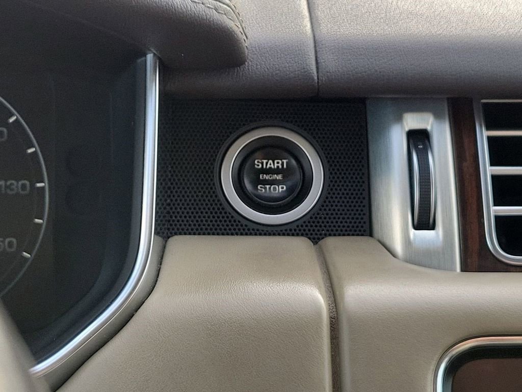 Used 2016 Land Rover Range Rover HSE image 23