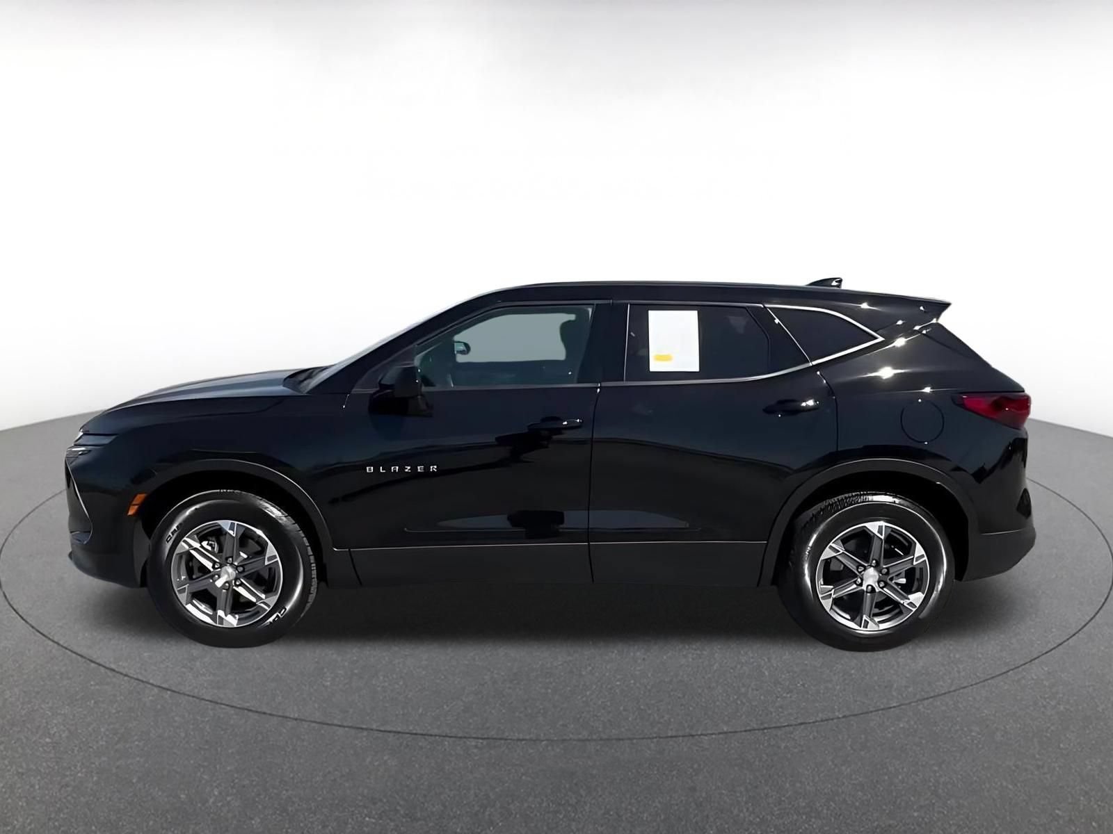 Used 2026 Chevrolet Blazer LT FWD image 9