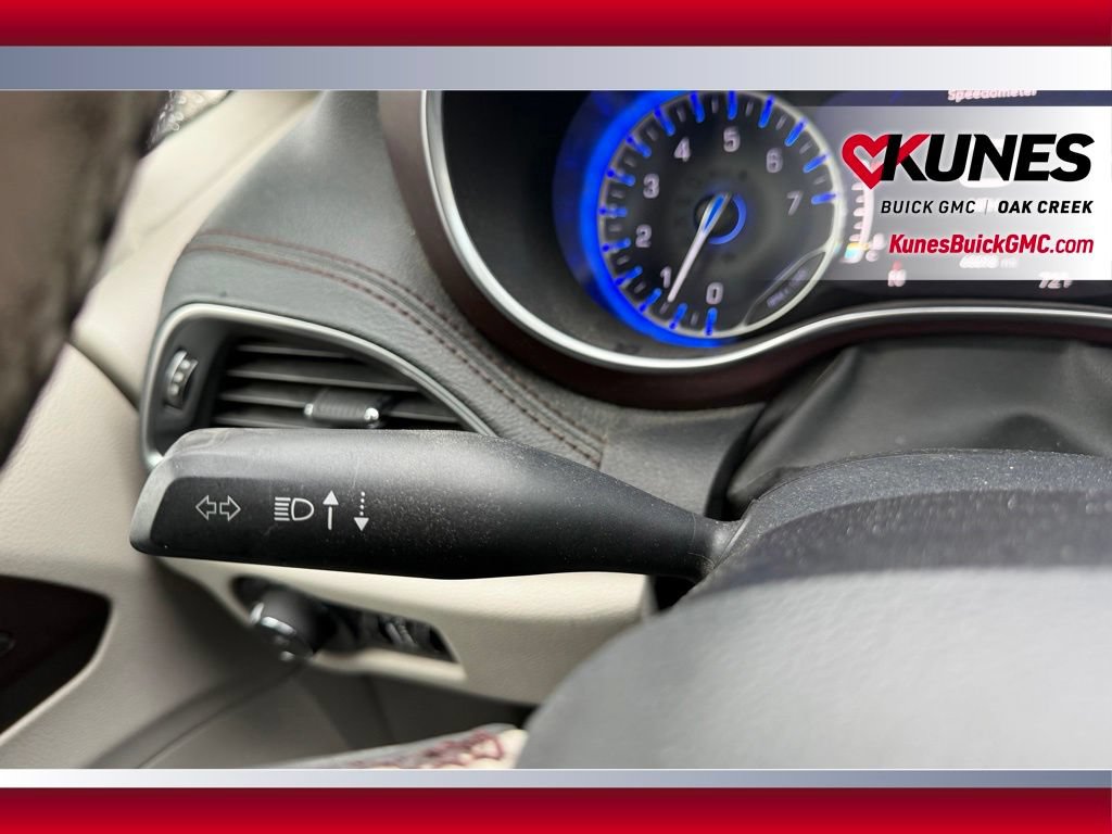 Used 2020 Chrysler Pacifica Limited FWD image 19
