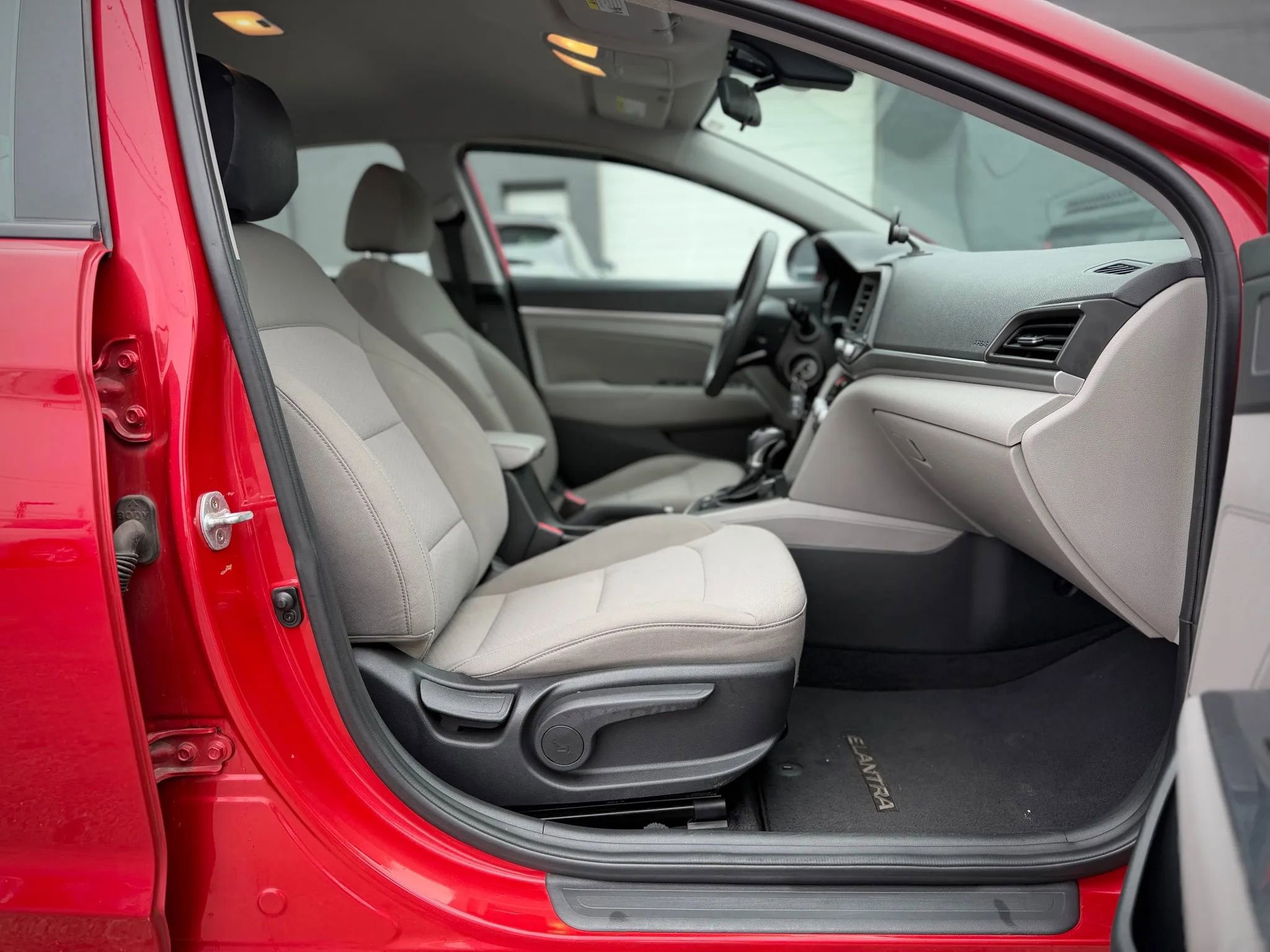 Used 2020 Hyundai Elantra SEL FWD image 21