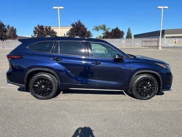 Used 2024 Toyota Highlander XSE AWD/4WD image 4