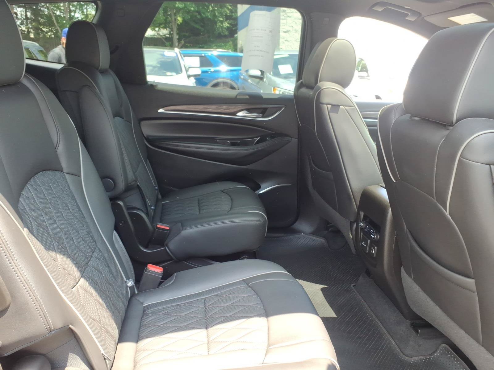Used 2022 Buick Enclave Avenir w/ Avenir Technology Package AWD/4WD image 13