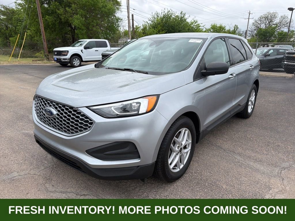 Used 2024 Ford Edge SE image 3