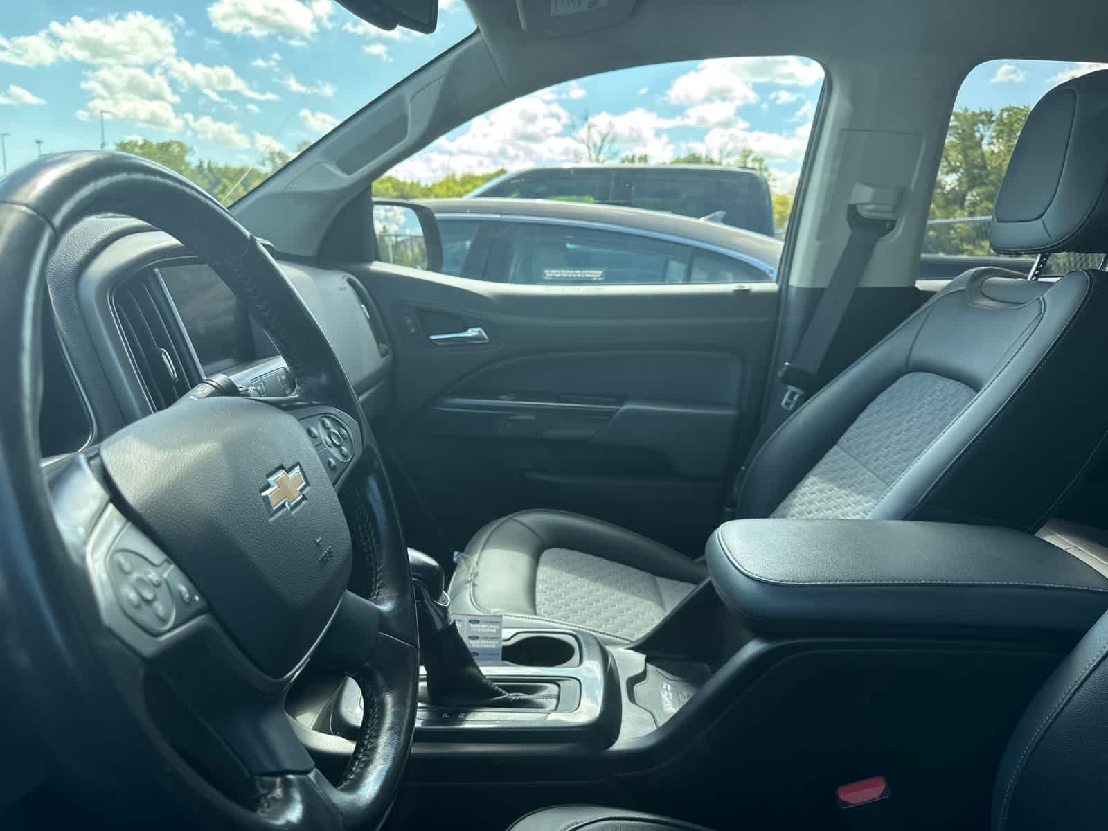 Used 2022 Chevrolet Colorado Z71 AWD/4WD image 32