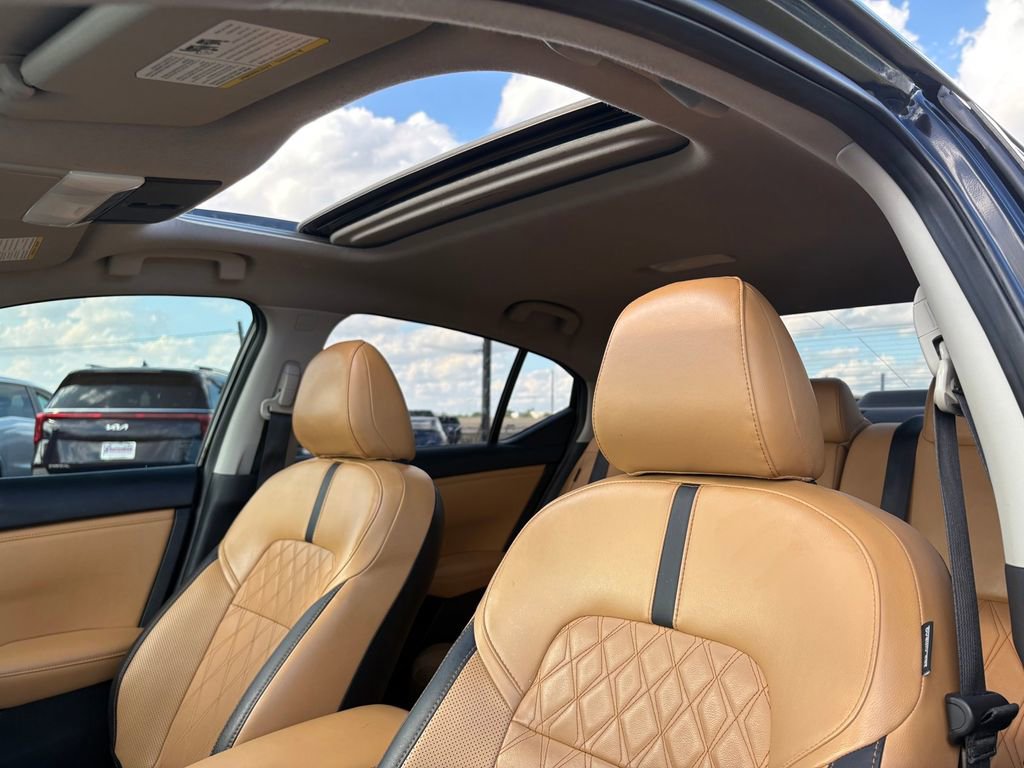 Used 2023 Nissan Sentra SV w/ SV Premium Package image 16