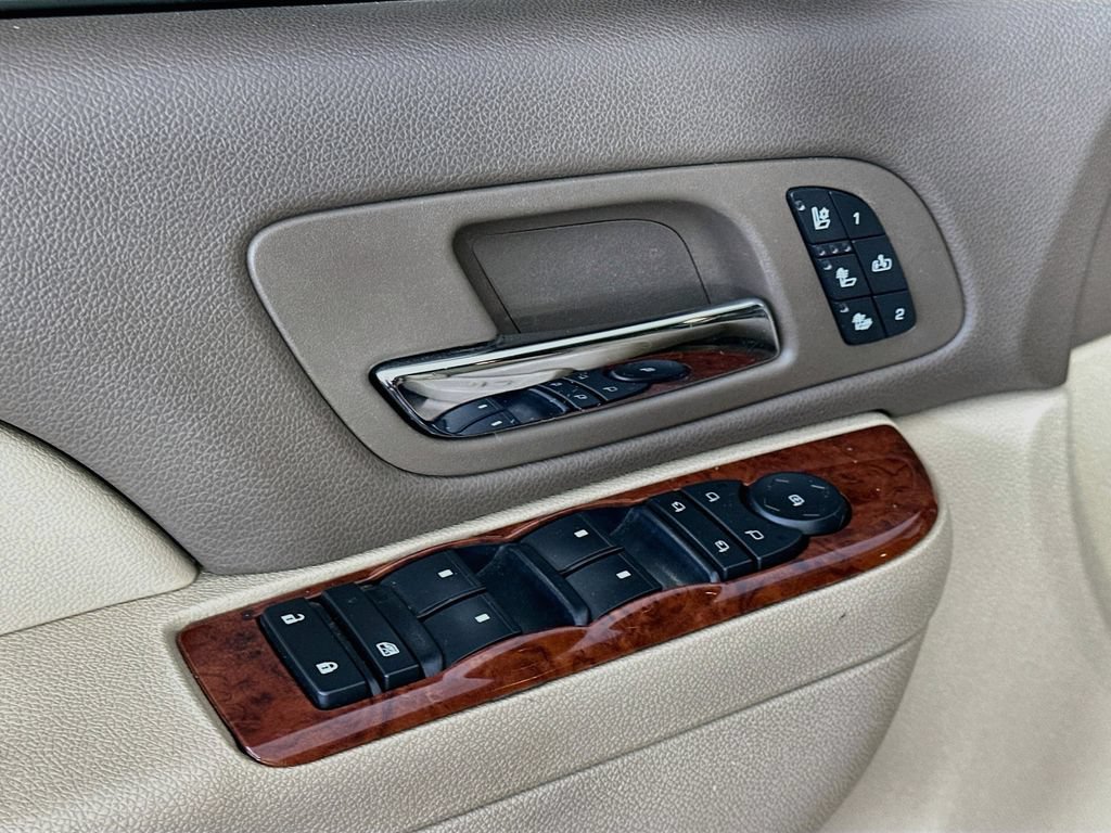 Used 2013 Chevrolet Tahoe LTZ RWD image 24