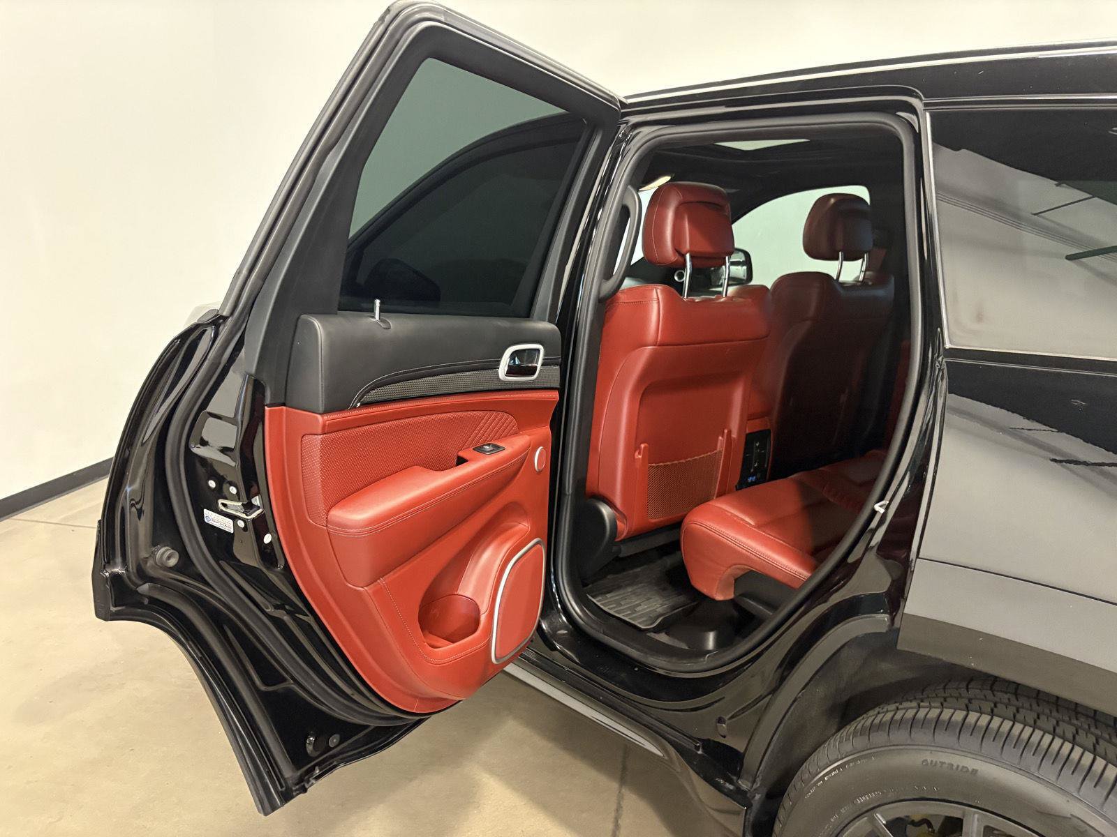 Used 2018 Jeep Grand Cherokee Trackhawk AWD/4WD image 28