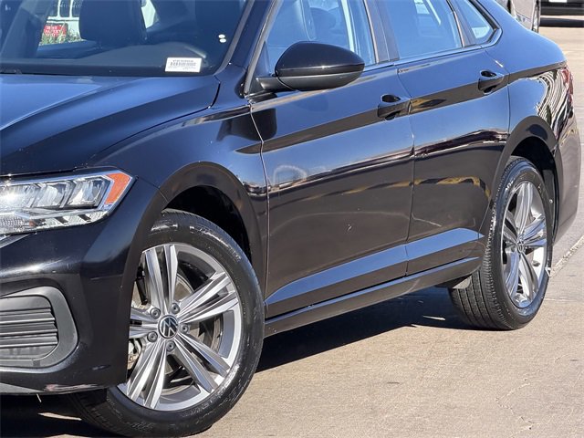 Used 2024 Volkswagen Jetta SE image 3