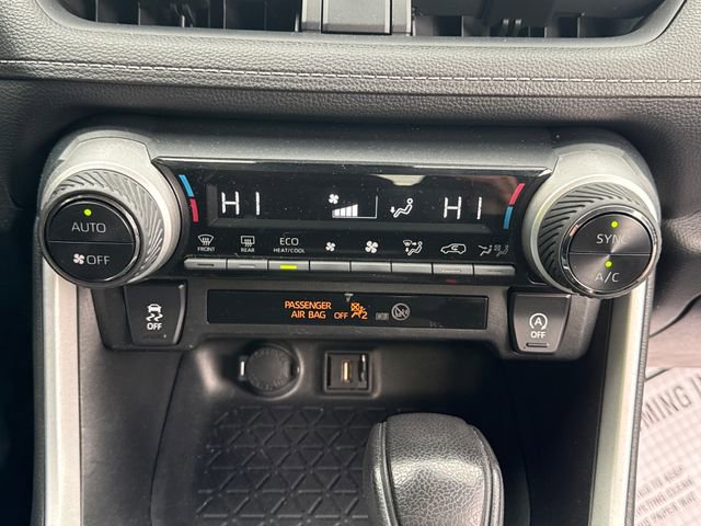 Used 2021 Toyota RAV4 XLE AWD/4WD image 32