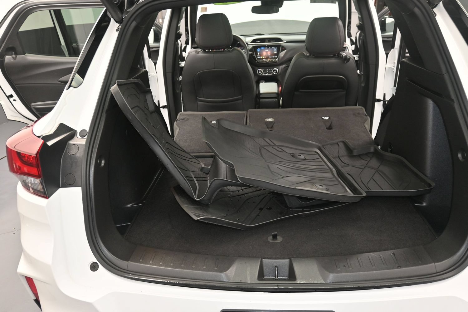 Used 2023 Chevrolet TrailBlazer RS w/ Sun and Liftgate Package AWD/4WD image 36
