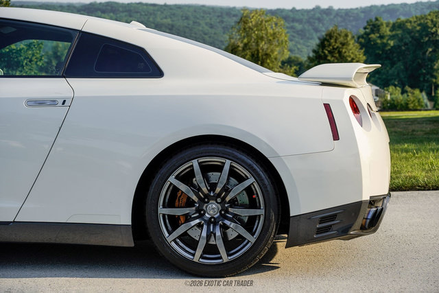 Used 2016 Nissan GT-R Premium AWD/4WD image 5