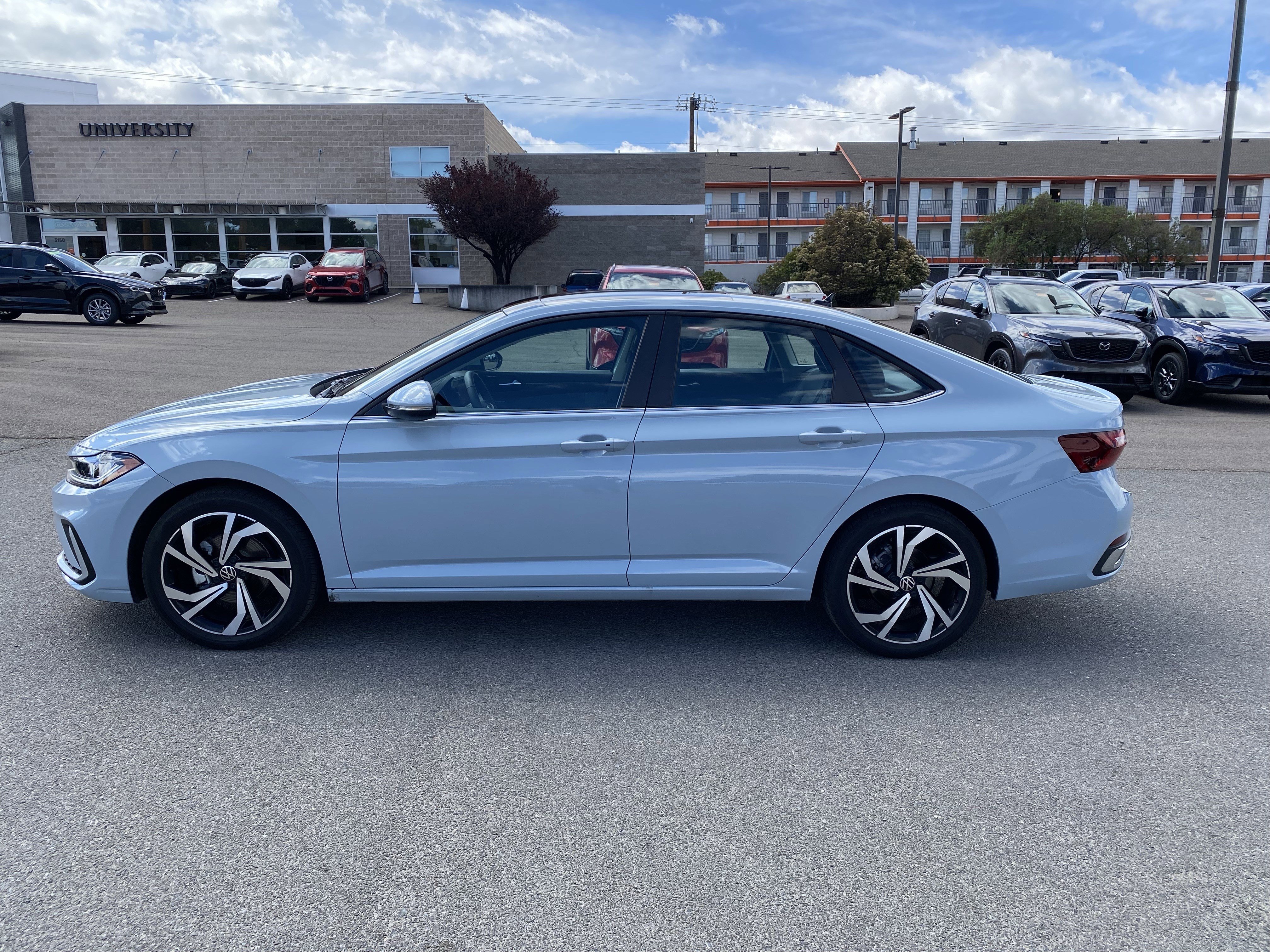 Certified 2025 Volkswagen Jetta SEL image 41