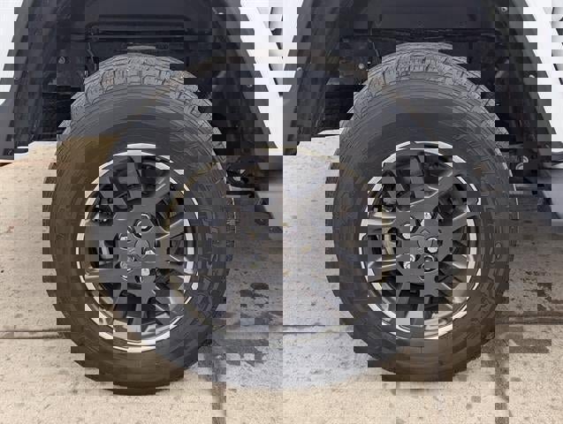 Used 2022 Jeep Gladiator Overland w/ Cold Weather Group image 18