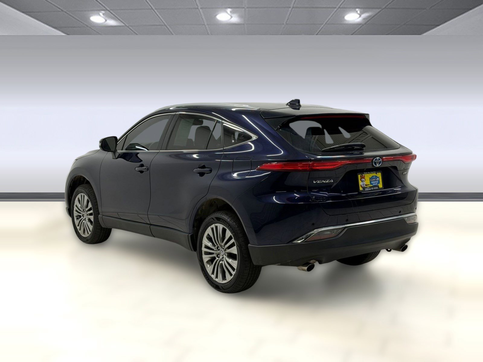 Used 2023 Toyota Venza Limited image 2