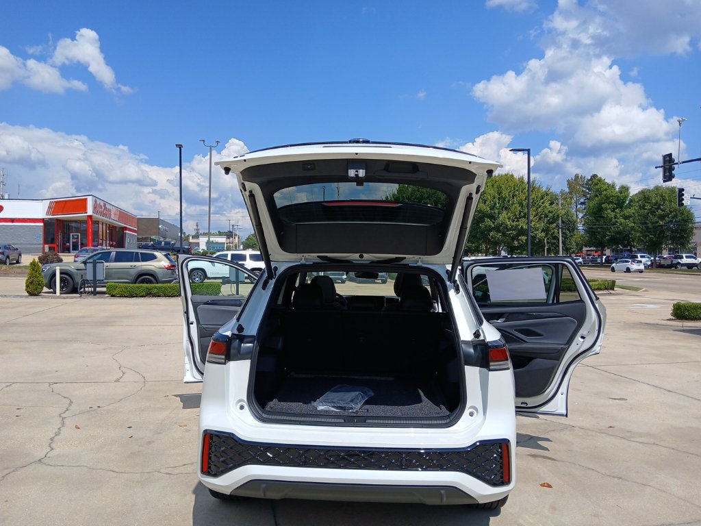 New 2026 Volkswagen Tiguan SE R-Line FWD image 21