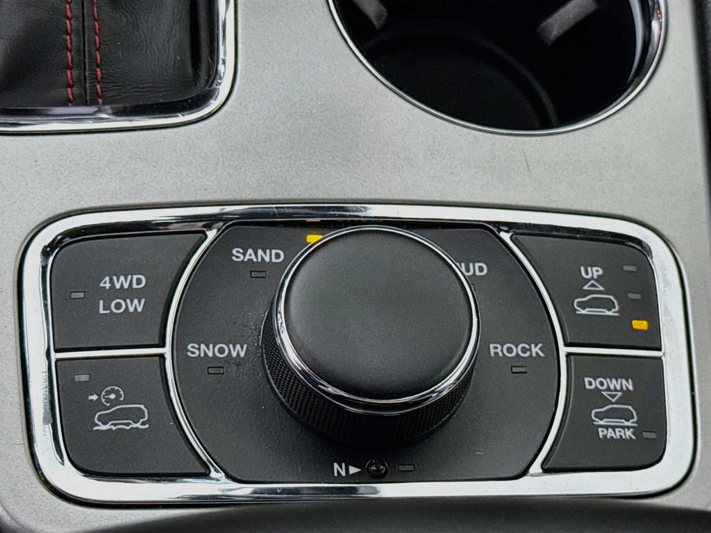 Used 2020 Jeep Grand Cherokee Trailhawk w/ Trailhawk Luxury Group AWD/4WD image 13