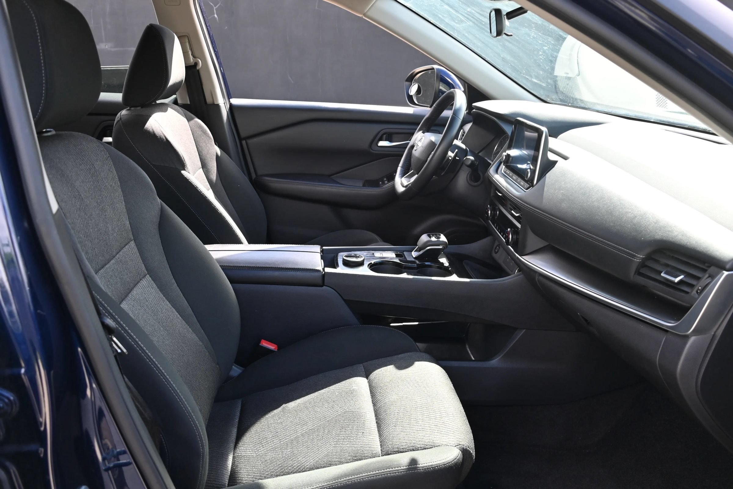 Used 2025 Nissan Rogue SV AWD/4WD image 14