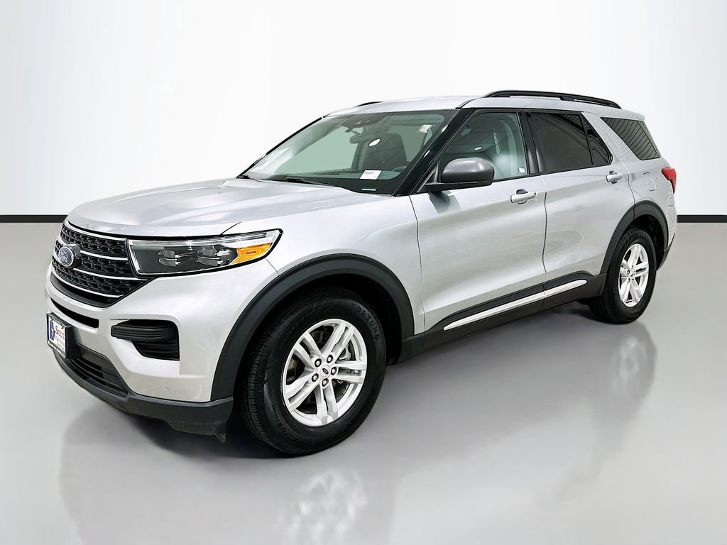 Used 2024 Ford Explorer XLT RWD image 3