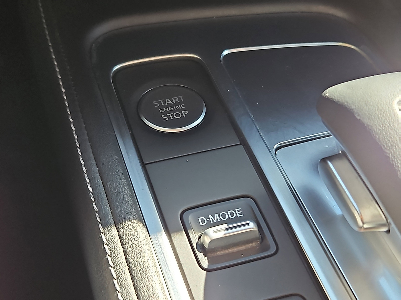 Used 2023 INFINITI QX60 Luxe w/ Performance Audio Package AWD/4WD image 23