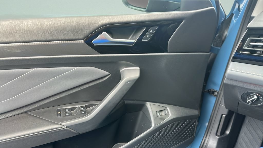 Certified 2025 Volkswagen Jetta SEL FWD image 20