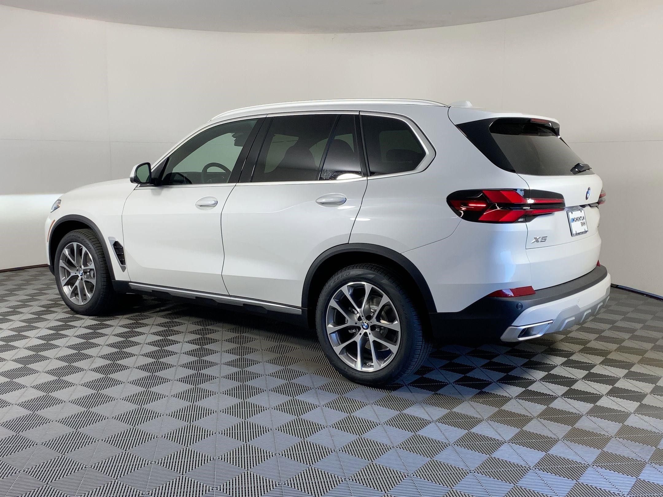 Used 2026 BMW X5 sDrive40i image 3