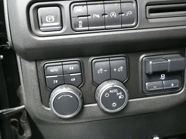 Used 2021 Chevrolet Suburban LT w/ Luxury Package image 24