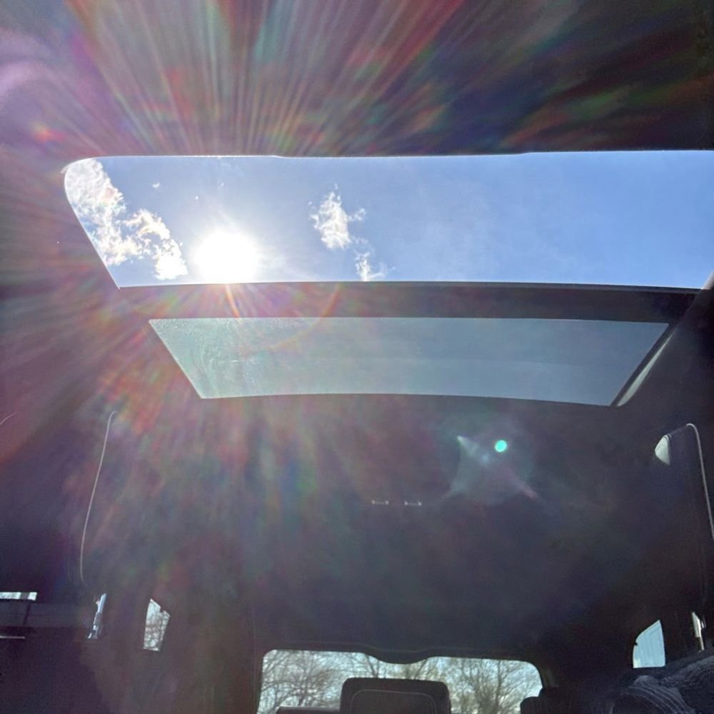 Used 2018 Land Rover Discovery HSE AWD/4WD image 11