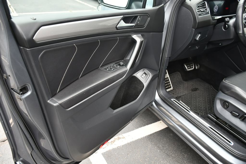 Used 2022 Volkswagen Tiguan SE R-Line AWD/4WD image 4