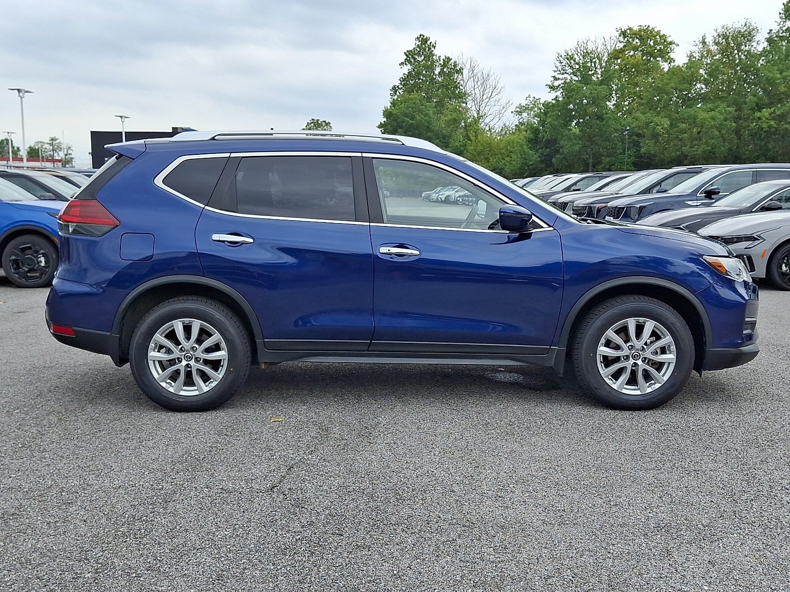 Used 2019 Nissan Rogue SV AWD/4WD image 4