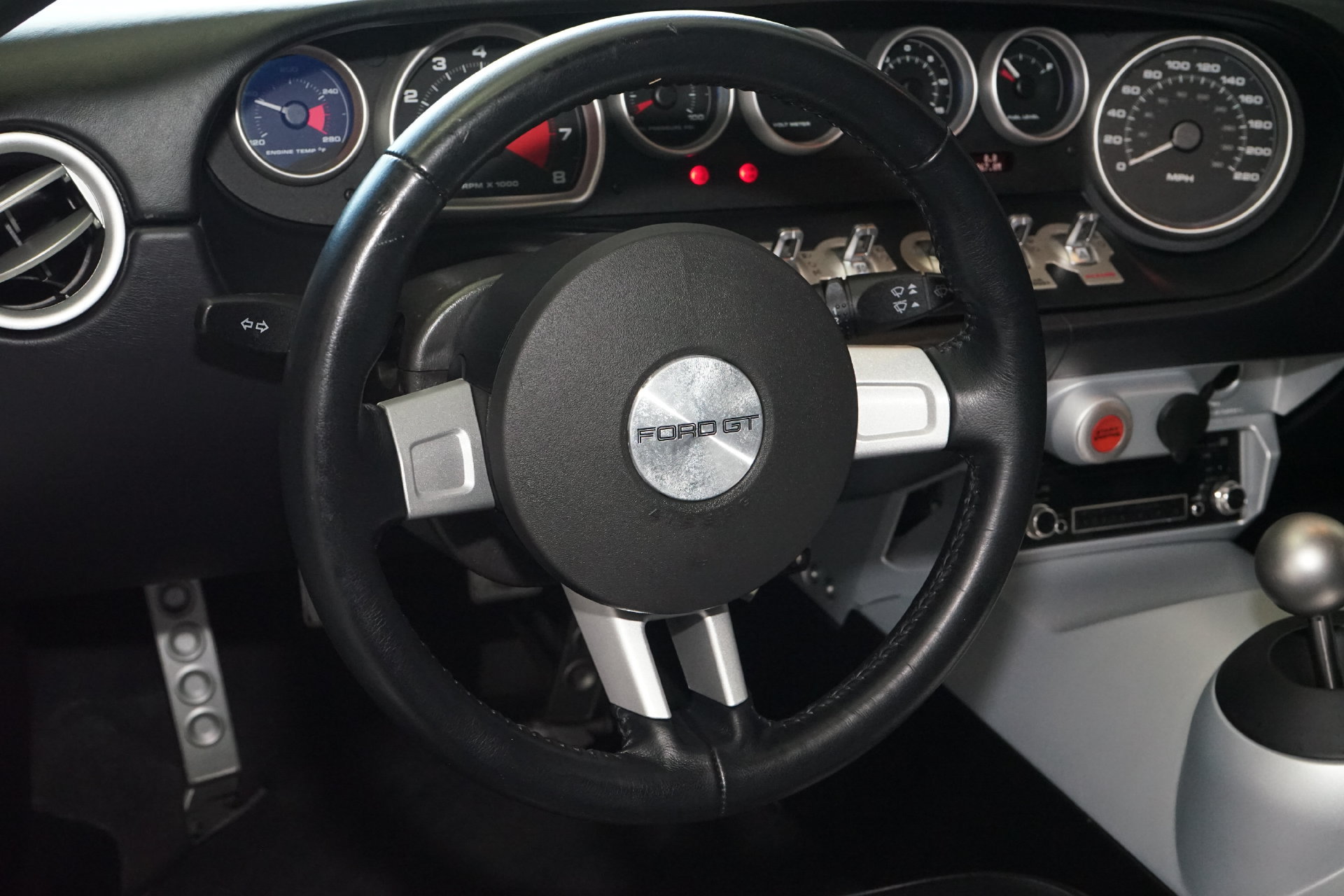 Used 2006 Ford GT RWD image 14